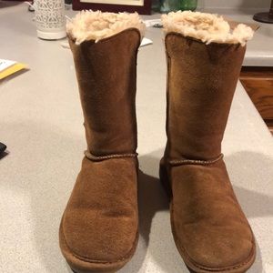 BearPaw size 4 Girls - 3 Button Side - 9.5 inch Cow Suede Upper -Triple Closure
